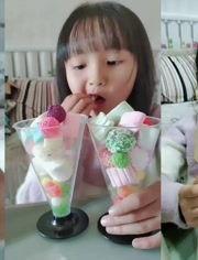 美女吃瓜吃糖果,品味糖果与瓜果的完美邂逅