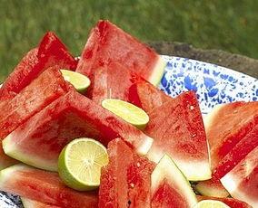 大风天吃小瓜还是吃西瓜,小瓜与西瓜，哪个更应景？