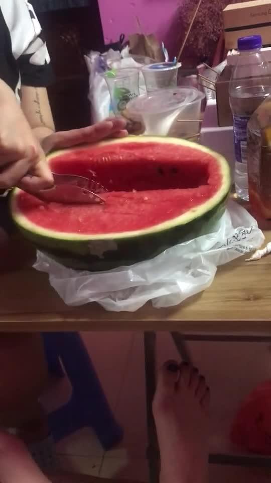 宿舍吃瓜视频什么梗,揭秘校园生活那些事儿