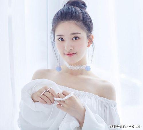 吃瓜圆脸小花,揭秘娱乐圈的甜蜜瓜田